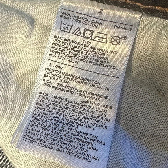 Old Navy Slouchy Straight High Rise button front jeans - size 2 Excellent shape - Picture 6 of 8